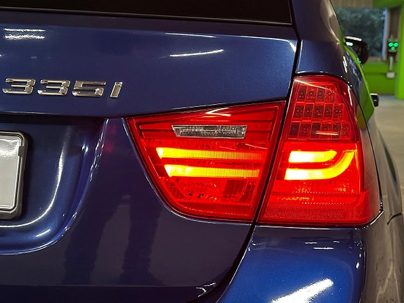 BMW 335i 17 of 19