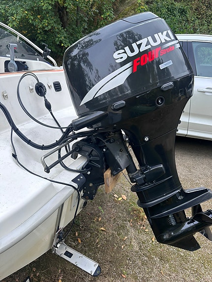 Mv Marin 4600 + suzuki DF 40 + massa elektronik 6 of 10