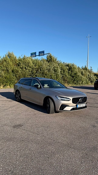 Volvo V90 2 of 9