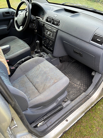 Ford Transit Connect 5 of 6