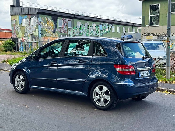 Mercedes-Benz B200 3 of 7