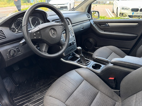 Mercedes-Benz B200 5 of 7