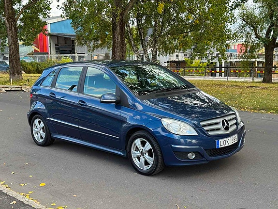 Mercedes-Benz B200 2 of 7