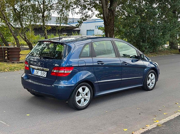 Mercedes-Benz B200 4 of 7