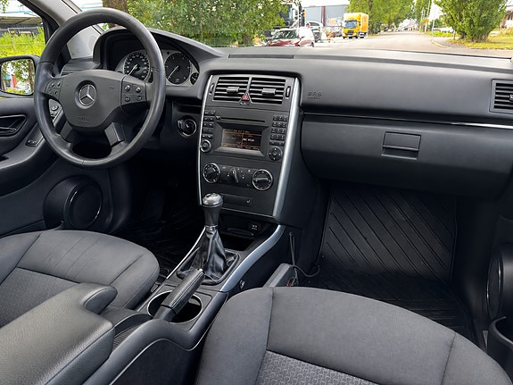 Mercedes-Benz B200 6 of 7