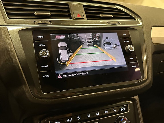 Volkswagen Tiguan 19 of 29