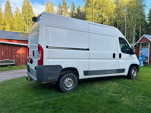 Peugeot Boxer 2 of 3