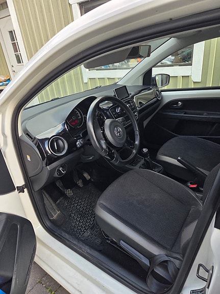Volkswagen UP! 5 of 8