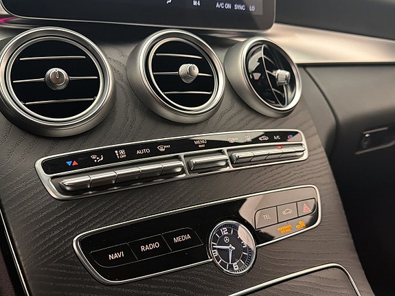 Mercedes-Benz C300 23 of 27