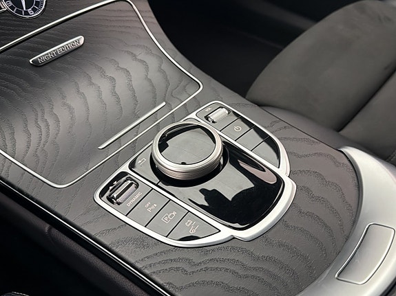 Mercedes-Benz C300 22 of 27