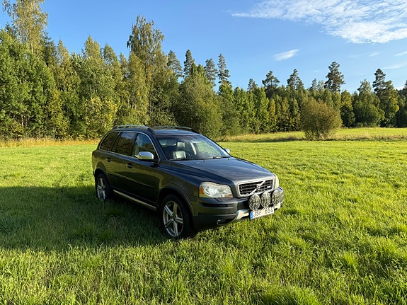 Volvo XC90 2 of 7