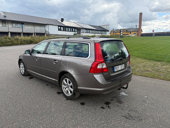 Volvo V70 4 of 7