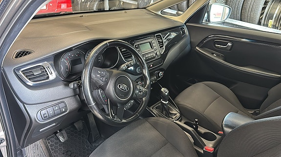 Kia Carens 2 of 12