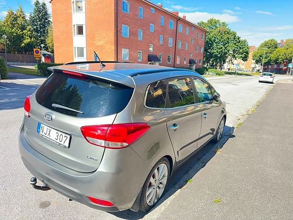 Kia Carens 5 of 12