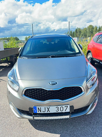Kia Carens 3 of 12