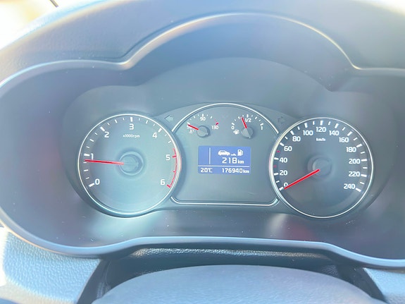 Kia Carens 10 of 12