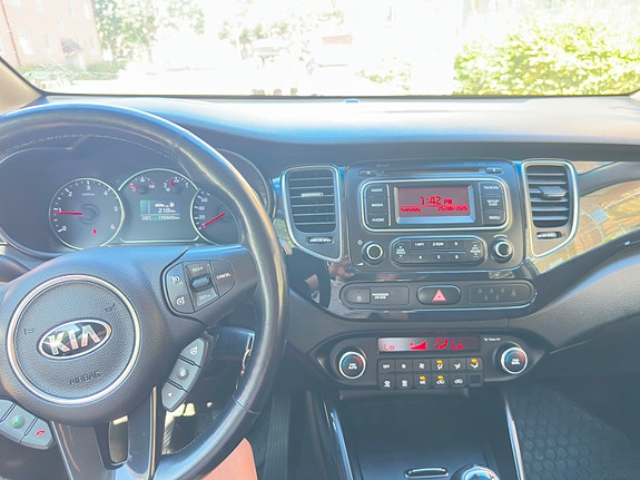 Kia Carens 6 of 12