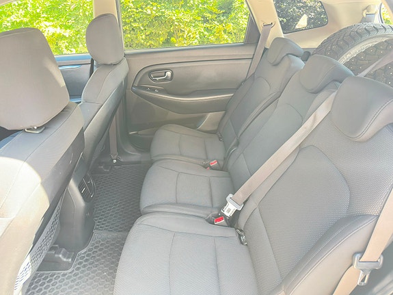 Kia Carens 9 of 12