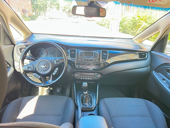 Kia Carens 8 of 12
