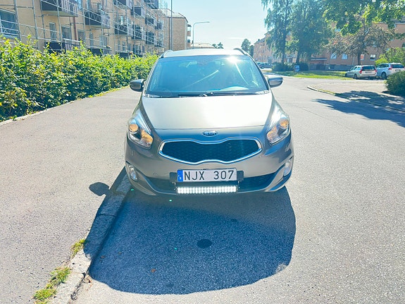 Kia Carens 7 of 12