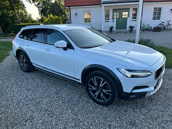 Volvo V90 Cross Country 3 of 9
