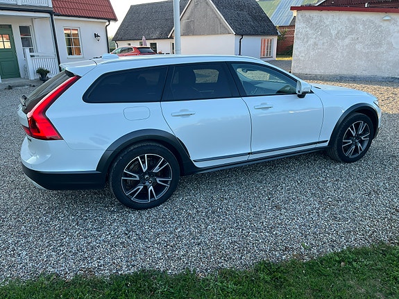 Volvo V90 Cross Country 4 of 9
