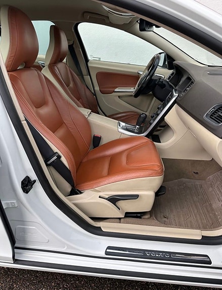 Volvo S60 8 of 15