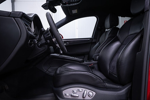 Porsche Macan GTS 13 of 30