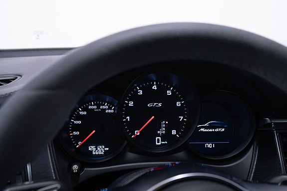 Porsche Macan GTS 24 of 30
