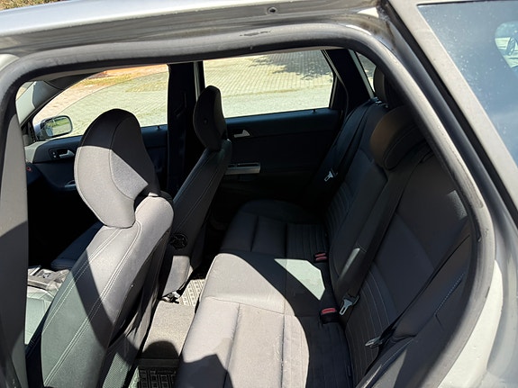 Volvo V50 7 of 9