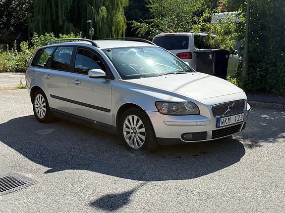 Volvo V50 2 of 9