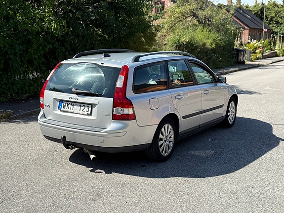 Volvo V50 3 of 9