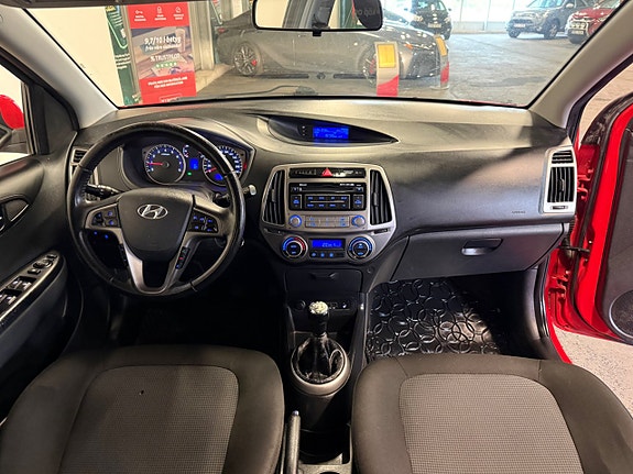 Hyundai i20 10 of 14
