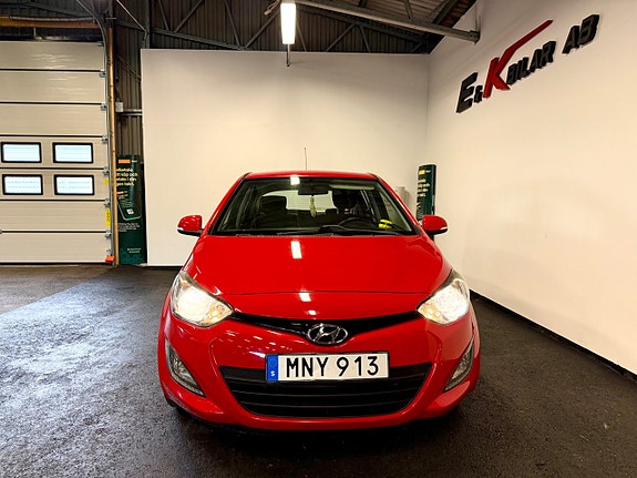 Hyundai i20 2 of 14