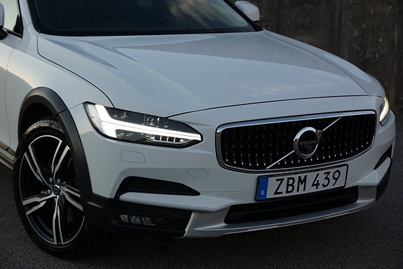 Volvo V90 Cross Country 3 of 30