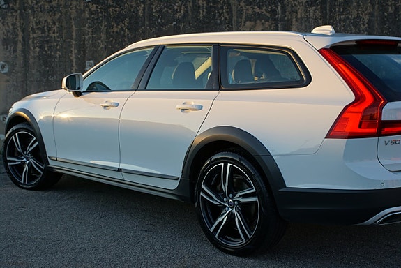 Volvo V90 Cross Country 6 of 30