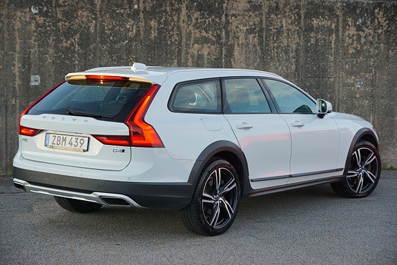Volvo V90 Cross Country 11 of 30
