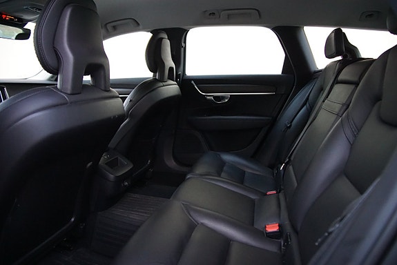 Volvo V90 Cross Country 14 of 30