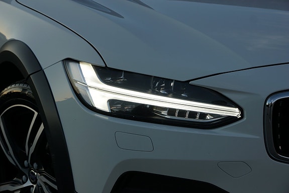 Volvo V90 Cross Country 4 of 30