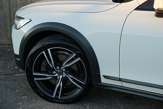 Volvo V90 Cross Country 8 of 30