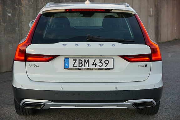 Volvo V90 Cross Country 13 of 30