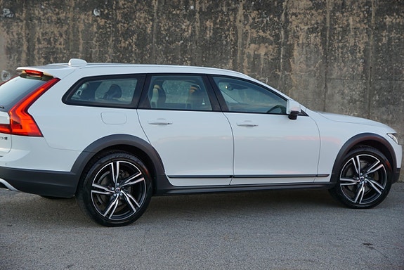 Volvo V90 Cross Country 12 of 30