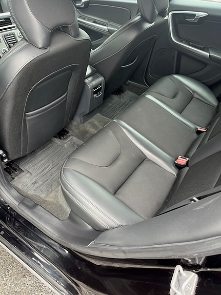Volvo V60 Cross Country 3 of 5