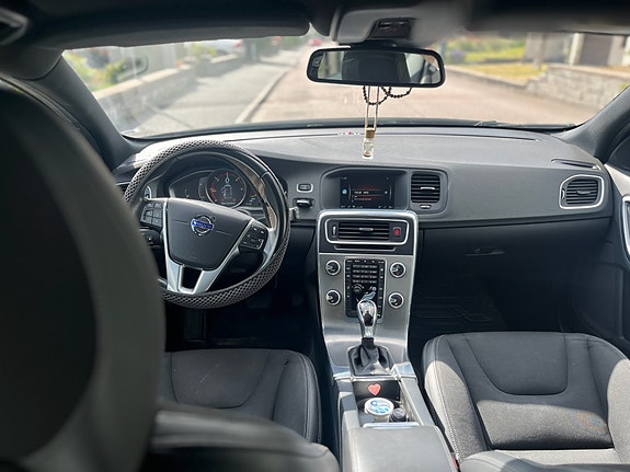 Volvo V60 Cross Country 4 of 5