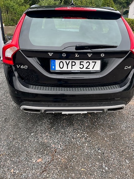 Volvo V60 Cross Country 2 of 5