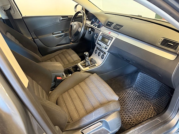 Volkswagen Passat 9 of 11