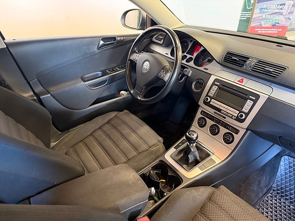 Volkswagen Passat 10 of 11