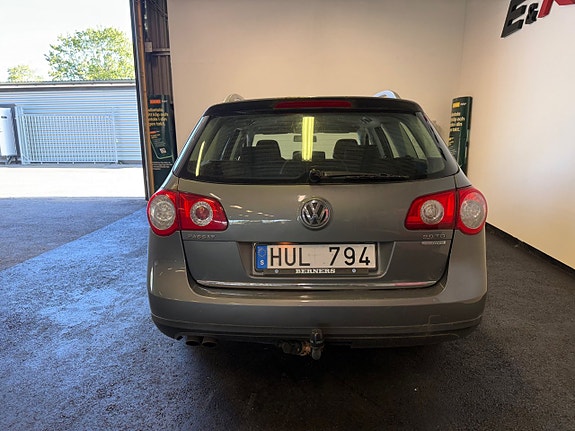 Volkswagen Passat 6 of 11
