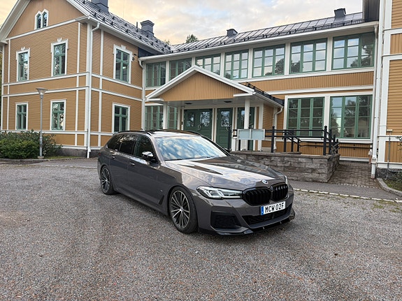 BMW 530e 2 of 12