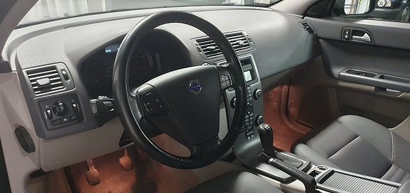 Volvo V50 7 of 9